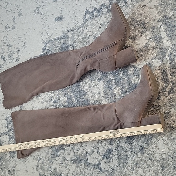 Over the knee boots - Picture 4 of 8